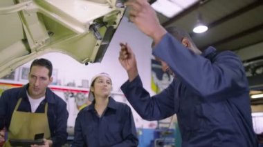 araba motoru üzerinde kontrol mekaniği 