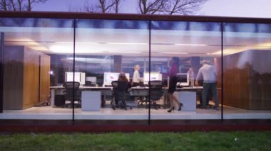 Ofiste çalışan iş ekibi.