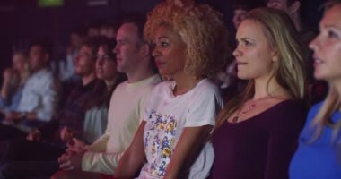 Tiyatro seyirci tepkisi