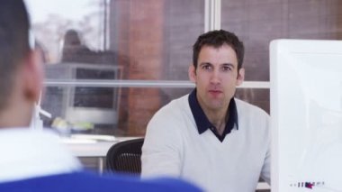 iş kadını teknolojisi ile çalışma