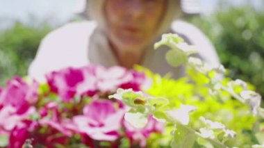 Bahçe işleriyle lady