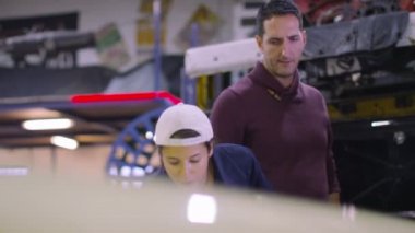 Makinist garajında müşteriye söz