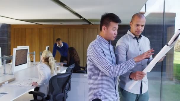 Arquitetos em reunião de planejamento — Vídeo de Stock