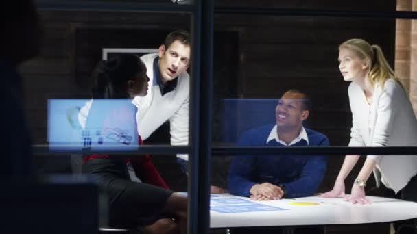 Brainstorming im Büro — Stockvideo