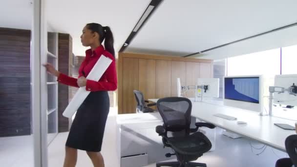  Équipe d'affaires dans la salle de réunion 