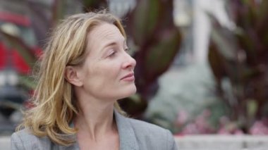 iş kadını için kamera döner