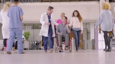  yardımcı sağlık personeli hastanın