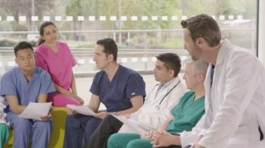 tıp uzmanları bir takım toplantısı