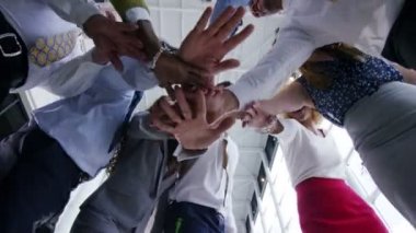  iş takım birlikte ellerini koymak