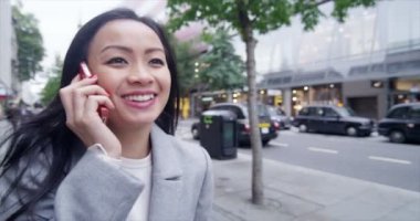 kadın cep telefonu arama yapma