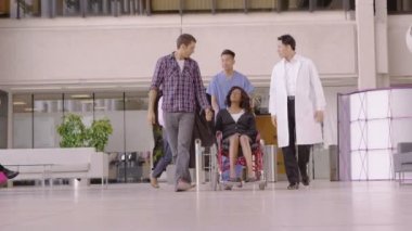  yardımcı sağlık personeli hastanın