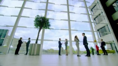 iş grubu içinde ofis binası