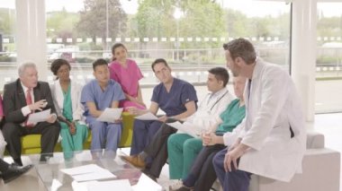 tıp uzmanları bir takım toplantısı