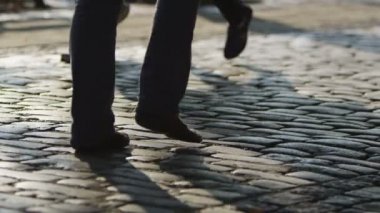  ayak iş adamları iş için yürüyüş