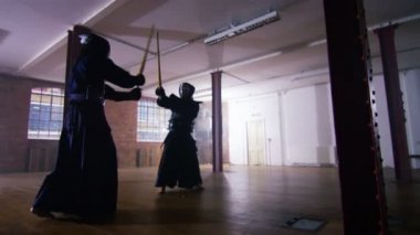  Kendo savaşçıları ile rekabet bambu kılıç