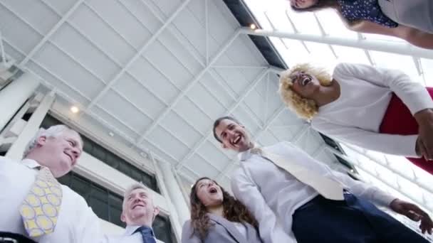 Üzleti csapat össze a kezüket — Stock videók