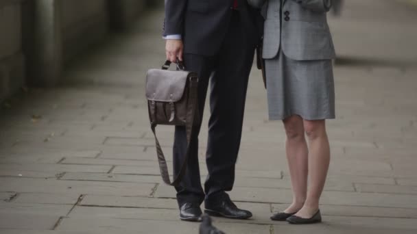 Businessman and businesswoman look at tablet — Stock Video