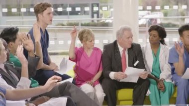 tıp uzmanları bir takım toplantısı