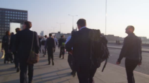 Workers and tourists walking through London — Stock Video