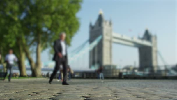 Turistas caminhando por Londres — Vídeo de Stock