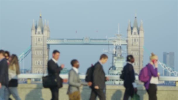 Ourists walking through London — Stock Video