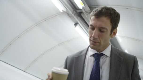 Businessman drinking coffee — Stock Video