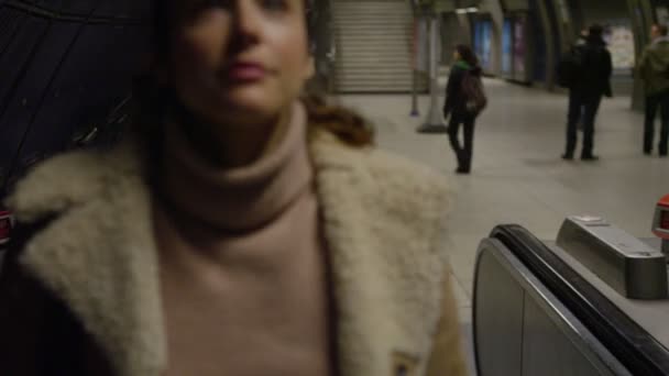 Female walking onto escalator — Stock Video