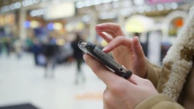  Smartphone kullanarak eller