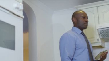  evde arayan Emlakçı ile Çift