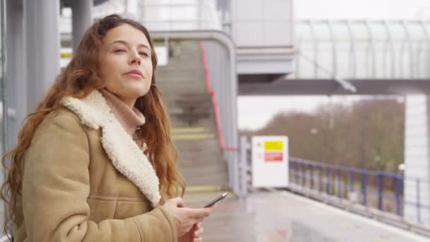  textos féminins sur smartphone 