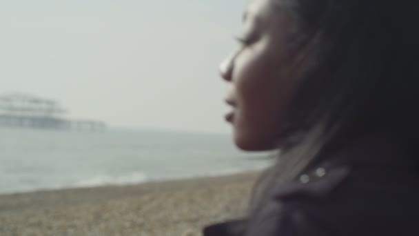 Woman looking out over the sea — Stock Video
