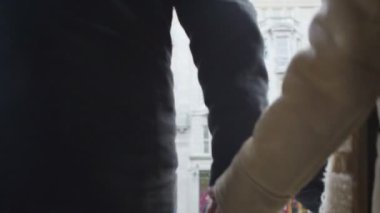 bir öpücük paylaşmak için iki dur