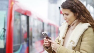 Kadın Gezgin manifatura platformunda