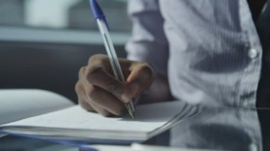 işkadını bilgisayar tablet kullanma 