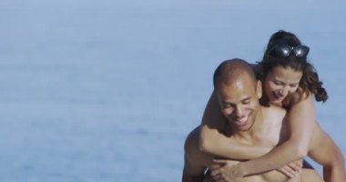 plajda eğlenmek Çift