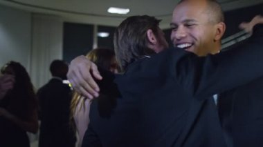 arkadaşlar sofistike partide