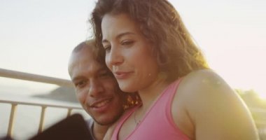 hareket eden telefon ile Çift