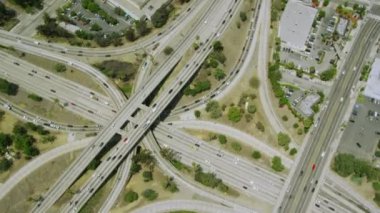  California yolda araba otomobiller