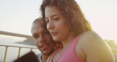 hareket eden telefon ile Çift