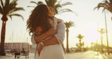 Çift öpücük paylaşmak