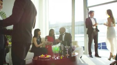 zarif partide sohbet arkadaş