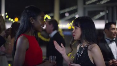  sofistike partide arkadaşlar