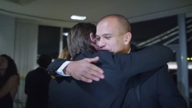 arkadaşlar sofistike partide