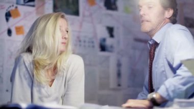 Dedektif sorgulama kadın suç şüpheli 