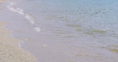 Akdeniz'in mavi sularına temizleyin