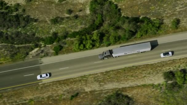 Voitures conduisant sur la route Californie — Video