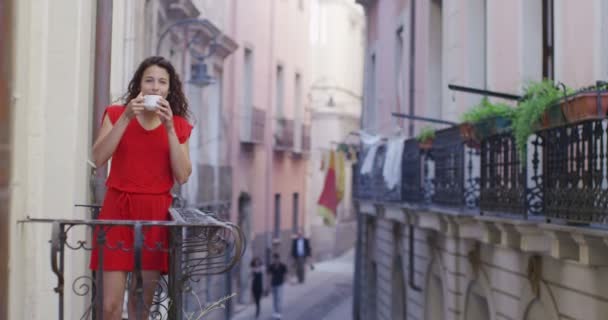 Woman drinking coffee — Stock Video