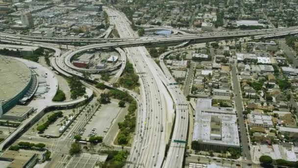 Voitures conduisant sur la route Californie — Video