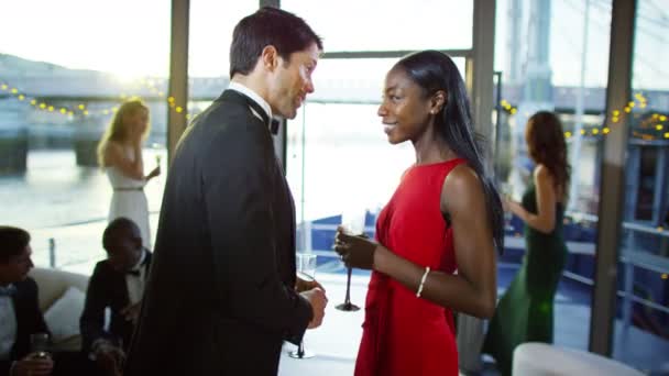 Couple walk out onto deck — Stock Video