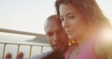 hareket eden telefon ile Çift